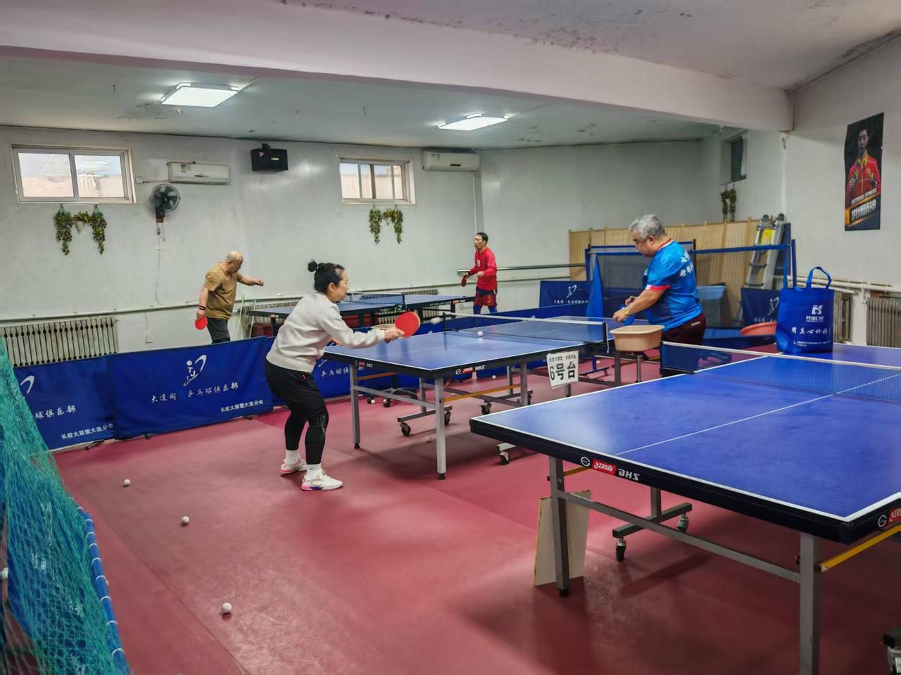 看起来运动量小的乒乓球，到了一定的岁数，还真的悠着点来。年轻的时候，嫌乒乓球不