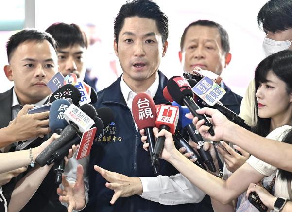 就在刚刚，台北市长蒋万安发表声明，8月6日，岛内“毒油”事件持续发酵。针