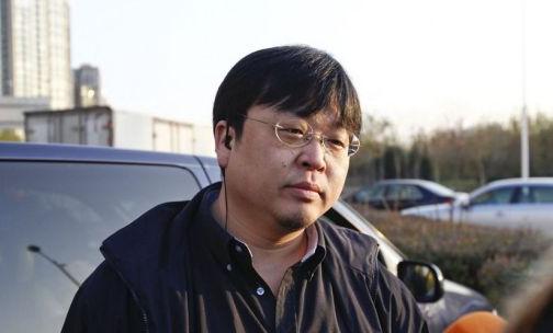 老罗到香港了！一觉醒来，老罗人已经在香港了。不少人想起七年前的谭秦东医