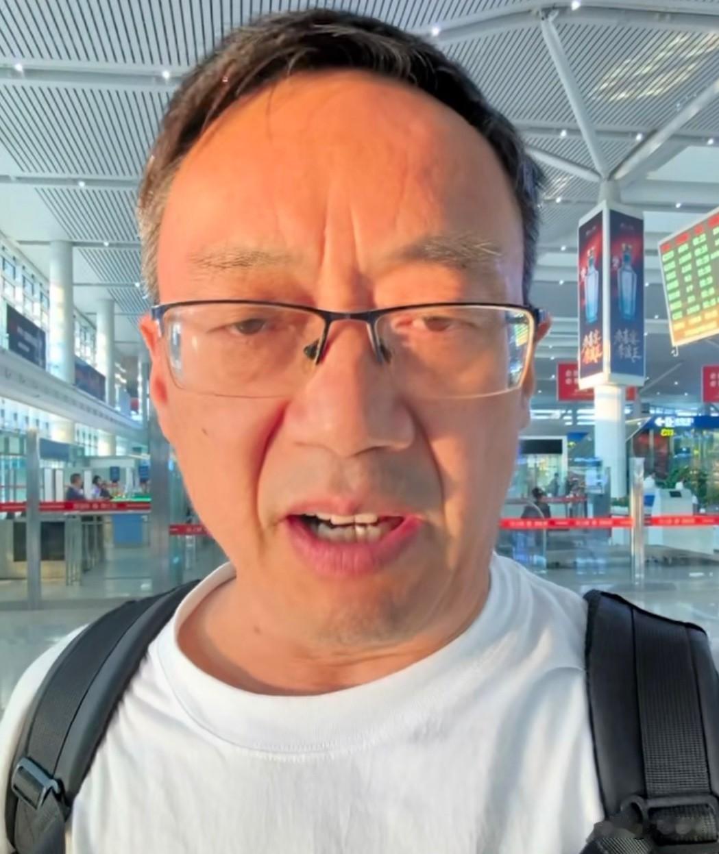 【汤家凤老师批评名人大V双标】今天早上，学者汤家凤老师在微博发文批评部分名人大