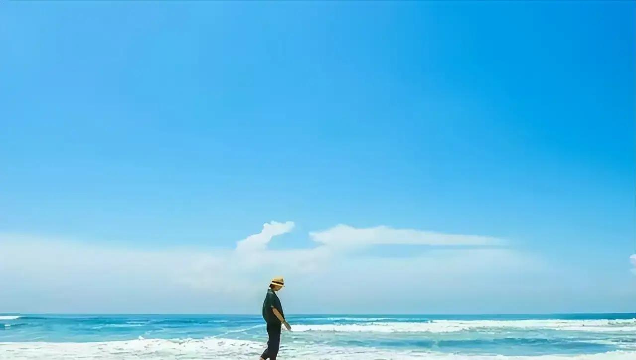 62岁刚退休的李叔叔，本是小区里最热闹的那一个，每天赶场子聚餐、爬山、社团活动，