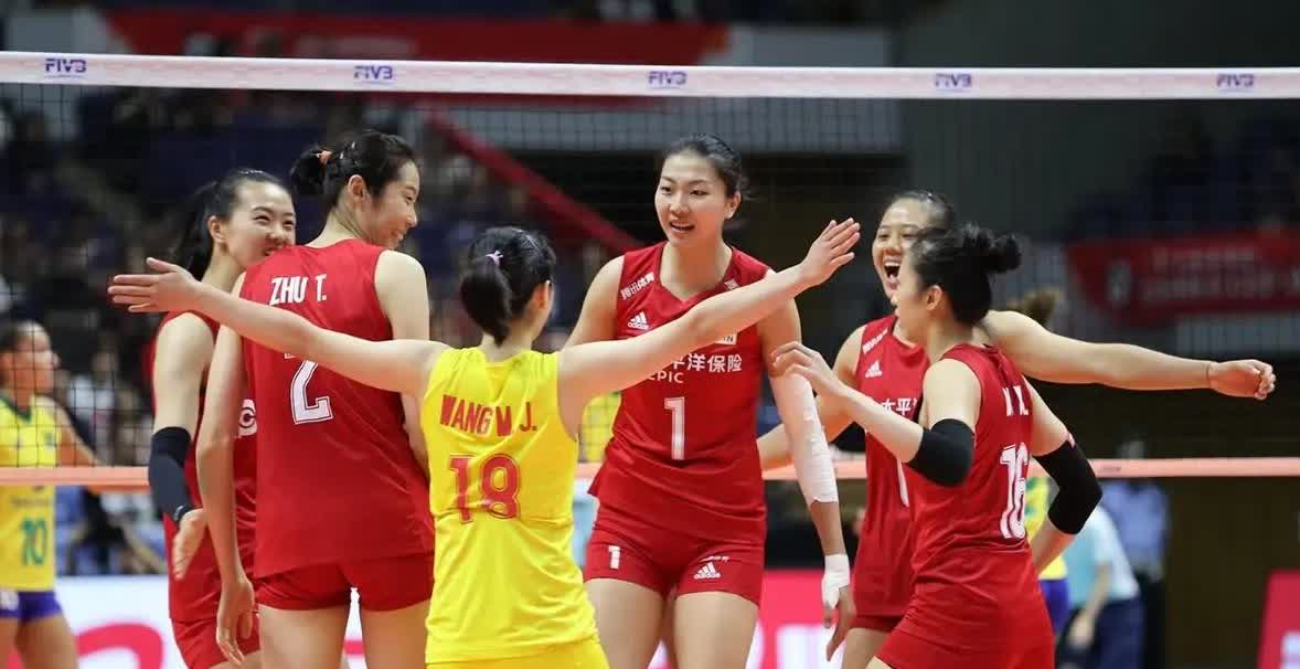 中国球迷抱怨中国女排:打个墨西哥还这么费劲。美国球迷抱怨美国女排:打个斯洛文