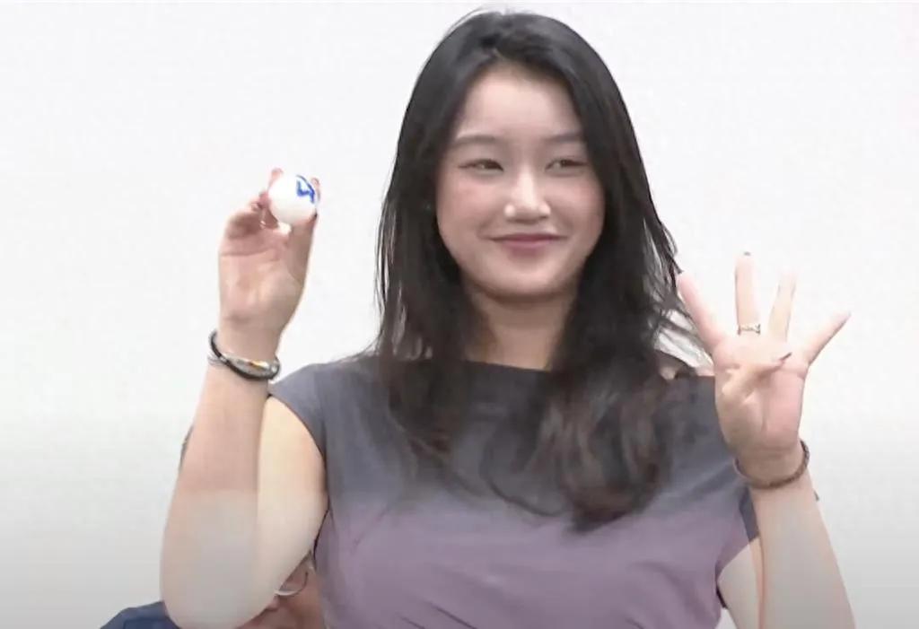 郝龙斌派叶庆元律师的女儿叶喆榛代表他抽选举号次，抽中4号，却以准备不足，没有参加