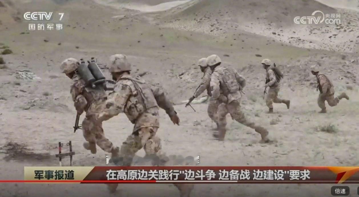 在单兵温压弹大量装备的当下，笨重而危险的火焰喷射器完全可以退休了！火焰喷射器