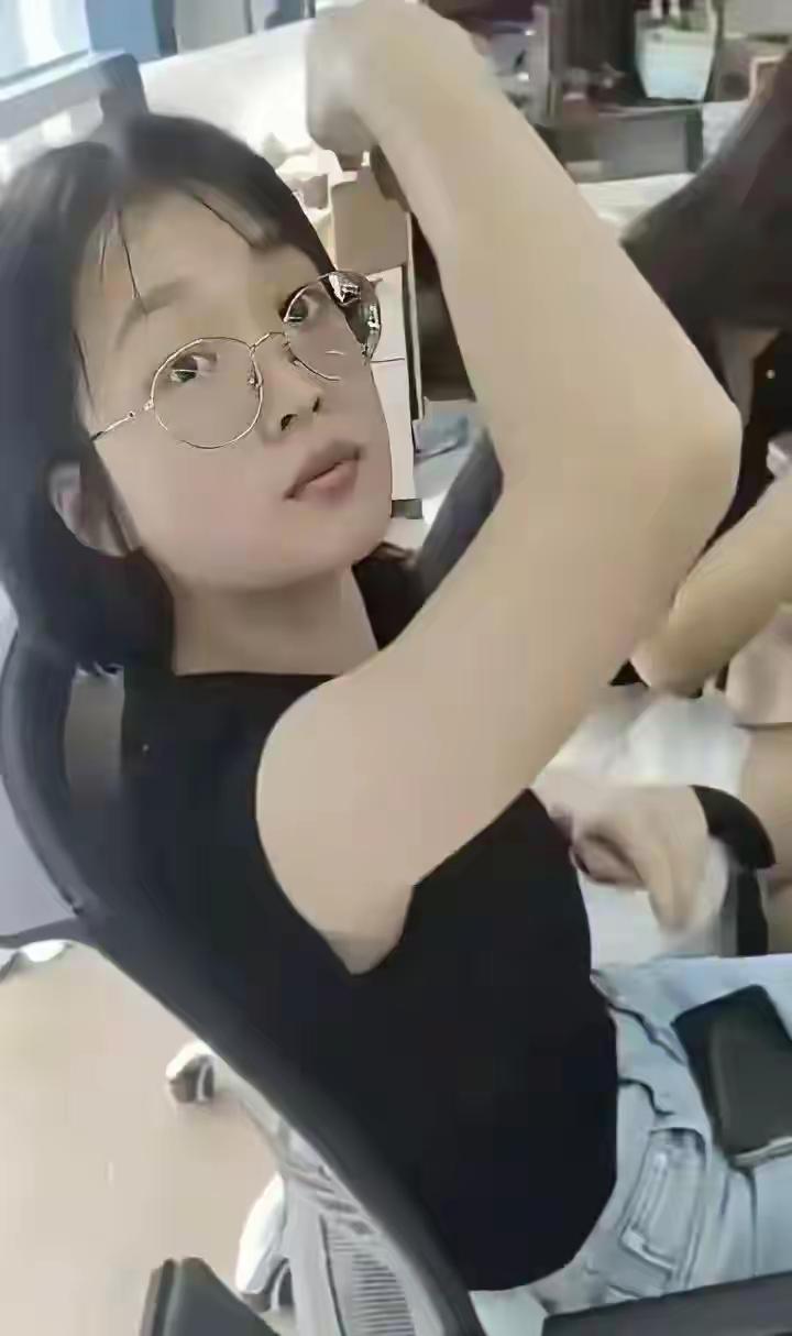 撂下了要饭的棍子，打要饭的更狠？杭州某科技公司的一位白领丽人，点了份外卖黄