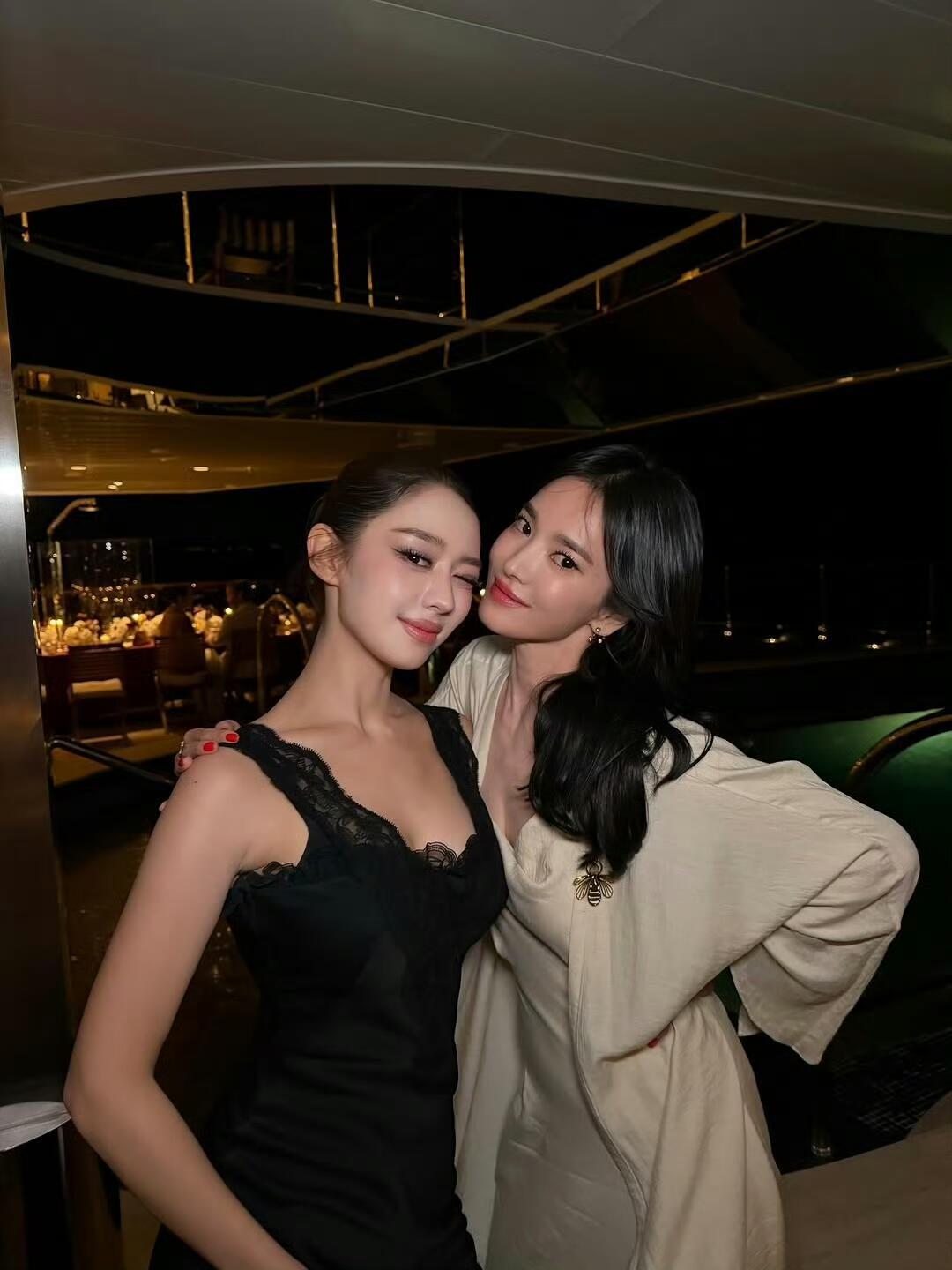 宋慧乔吉娜同框吉娜宋慧乔同框宋慧乔吉娜同框！！这确实没想到！好美啊啊啊啊！