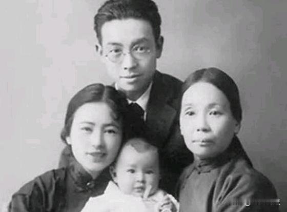 1903年，30岁梁启超和17岁王桂荃行房，两人大汗淋漓，次日梁启超却说：“我提