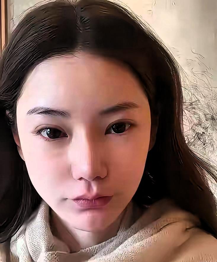 筱梅停播了。好几天没见，大家都在猜，可能受不了骂。当初刚生完孩子，她说要忙，四月