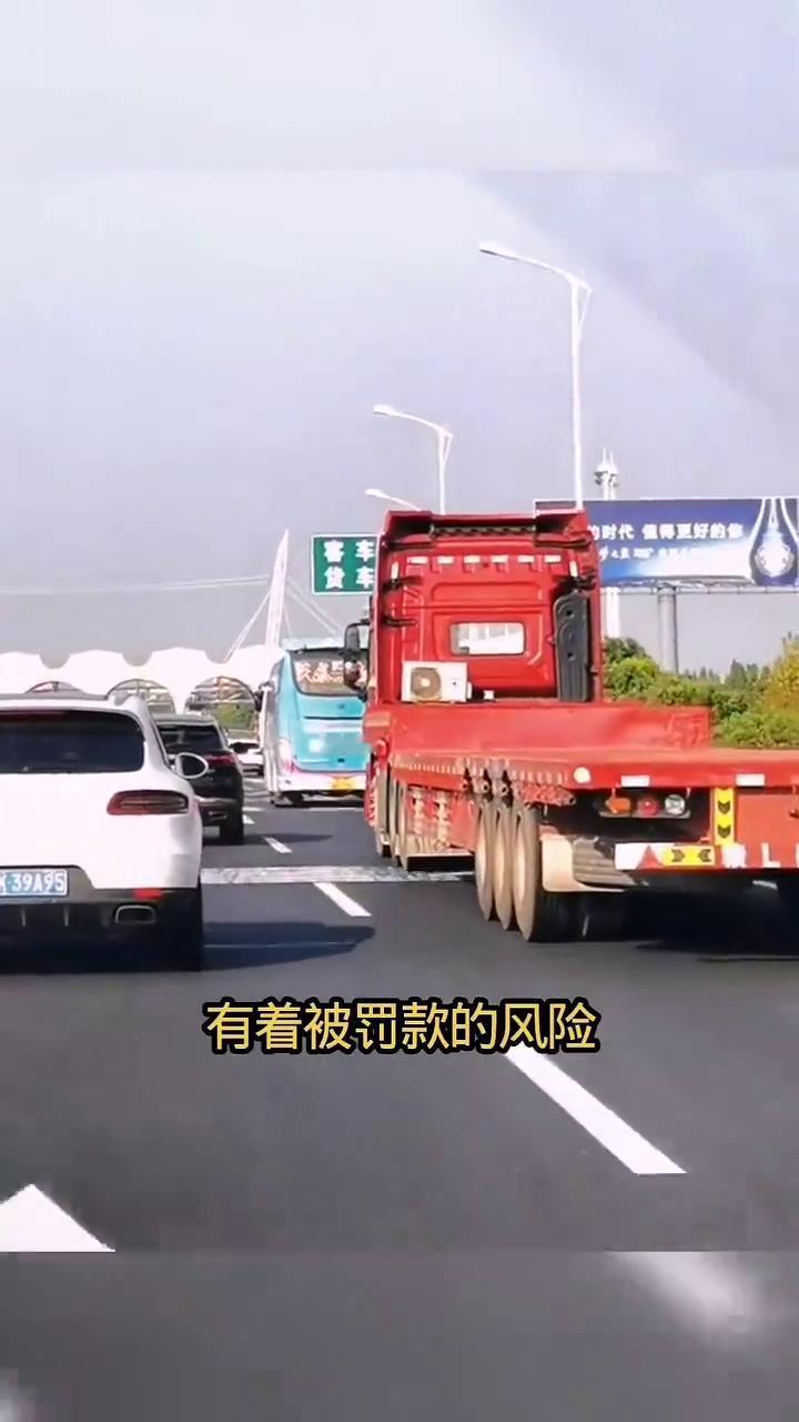 驻车空调。大货车没有空调吗？为什么这些大货车都背着一台空调？原来这种外挂空调买