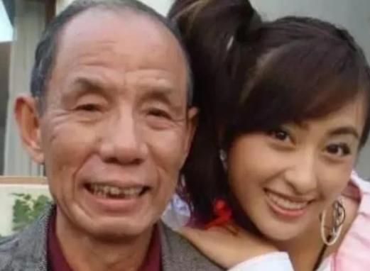 魏宗万当初顶着满城风雨娶了大6岁还带孩子的二婚妻子，两人硬是相守了51年