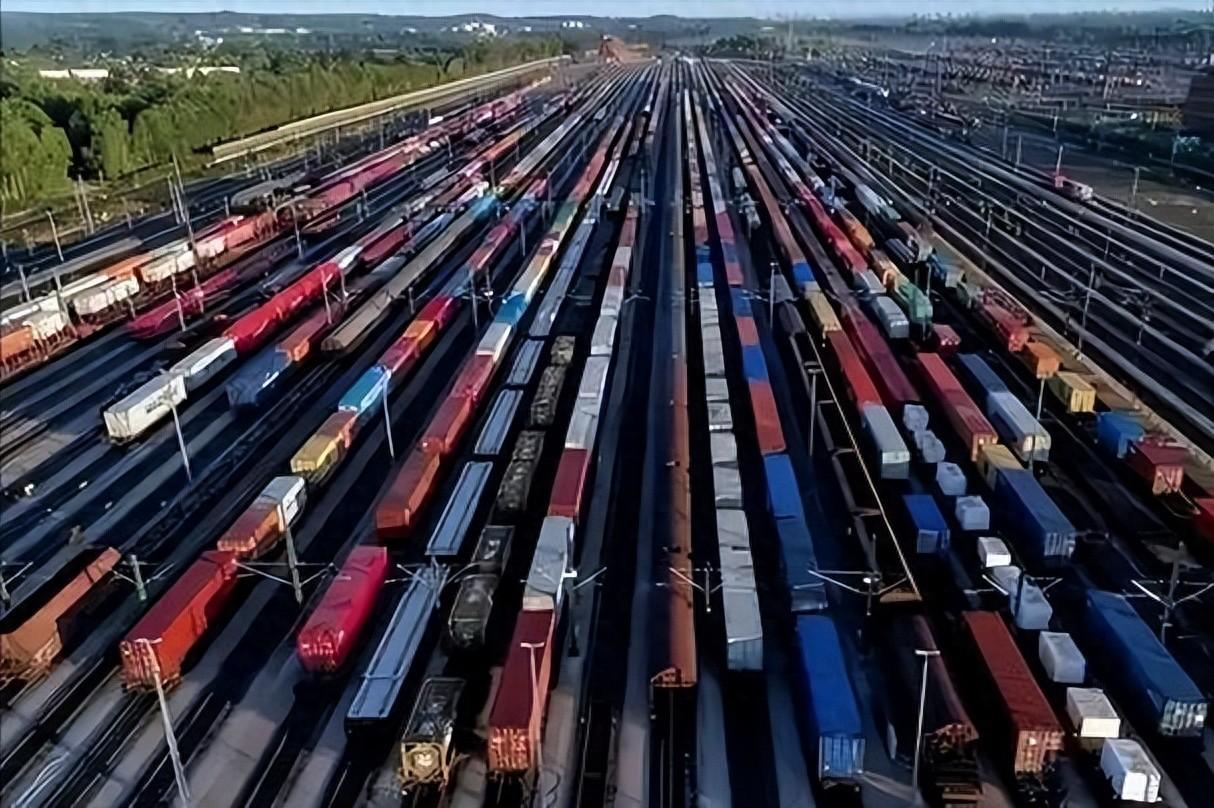 先看一组数字：G20刚散场，19个国家联名对付1个，却发现那个1，7月份的出口刚