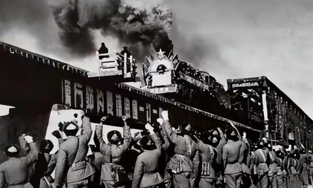 傅作义王牌战将率三万人入朝，3月几乎不动，美军炸完才知多可怕？1951年的