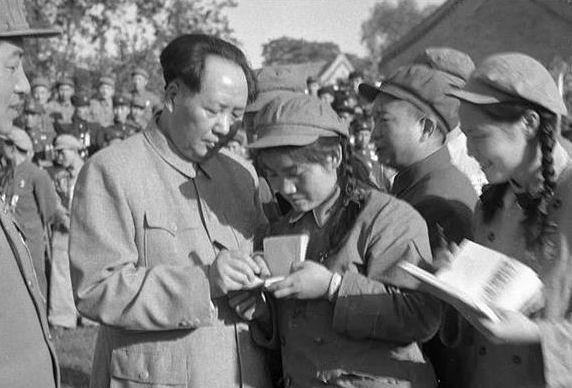 1994年，“英雄儿女<em>解秀梅</em>因脑梗住院，欠下3万元医疗费，在医院准备停