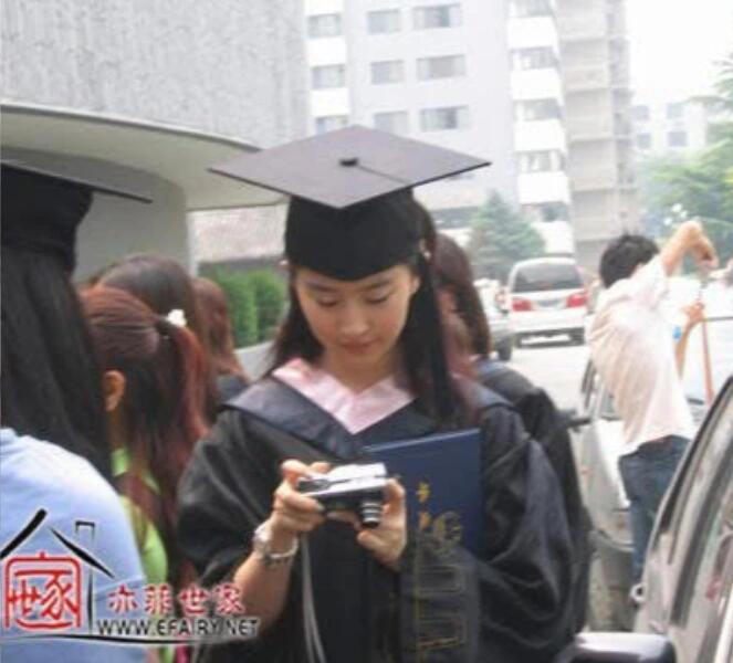 刘亦菲和大学同学