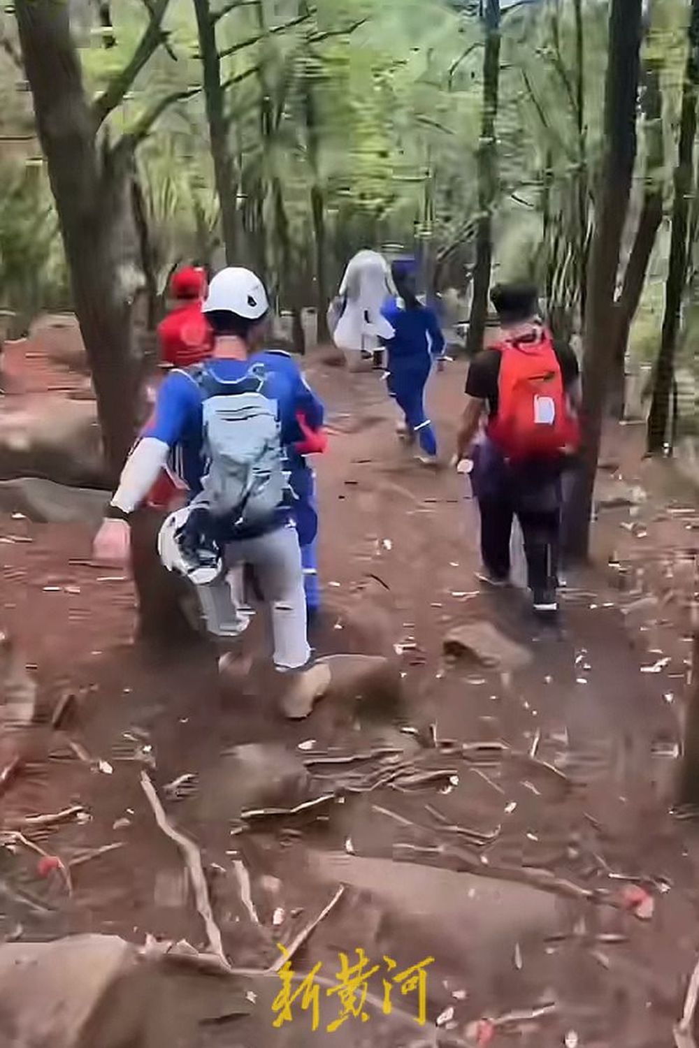 福建一8岁男孩山中游玩失联已超36小时, 家属: 有人发短信称找到孩子并索要钱财