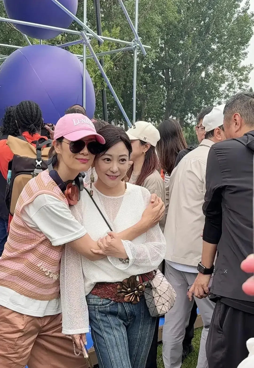 原来郝蕾现实中长这样的，不得不说，虽然不是很漂亮，但是气质真好，