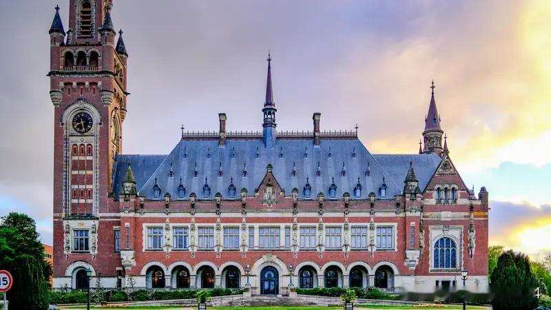 泽连斯基会不会被国际法庭清算还不好说，但他目前处境确实不妙。亲俄地下组织消息人士