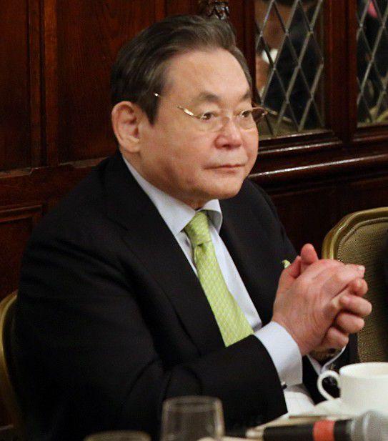 三星家族发了个声明：“纳税是公民的自然义务（或基本义务）。”李在镕已经缴了约1