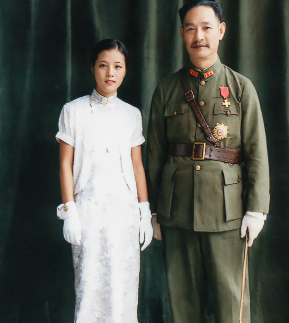 1938年17岁嫁给54岁将军，相伴33年，她先后怀孕16次，1996年在北京病