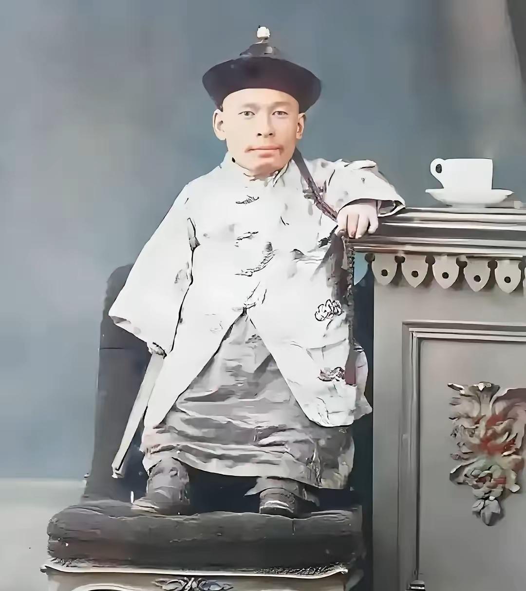 车玛出生于1838年，浙江舟山人，直到他成年身高也只有71厘米，尽管他智力出众，