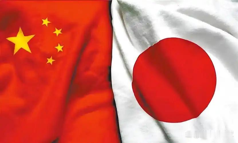 就在中日关系愈演愈烈的时候，一个诡异的现象发生了，现在不仅是美国在给我们“递刀子