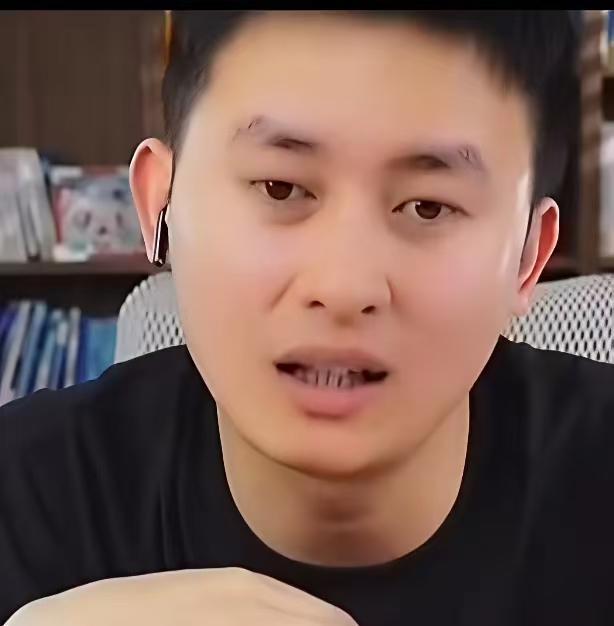 张雪峰的幽默是以前新东方老早玩的模式，以前新东方实体店的老师就是这种风格，带动气