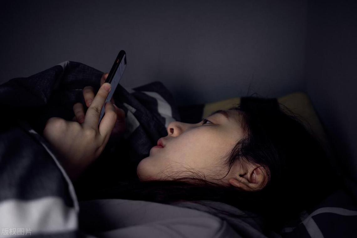 千万别熬夜了，，看完就长记性了，，小敏以前是资深夜猫子，口号是“夜晚的时间是偷