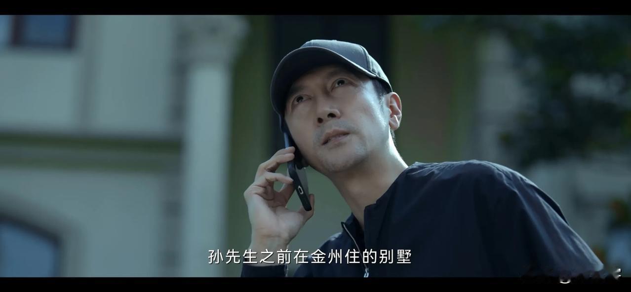 《绝密较量》间谍逃跑，杨光被车撞险些身亡。实在看不懂杨光这操作，明明已经预判了