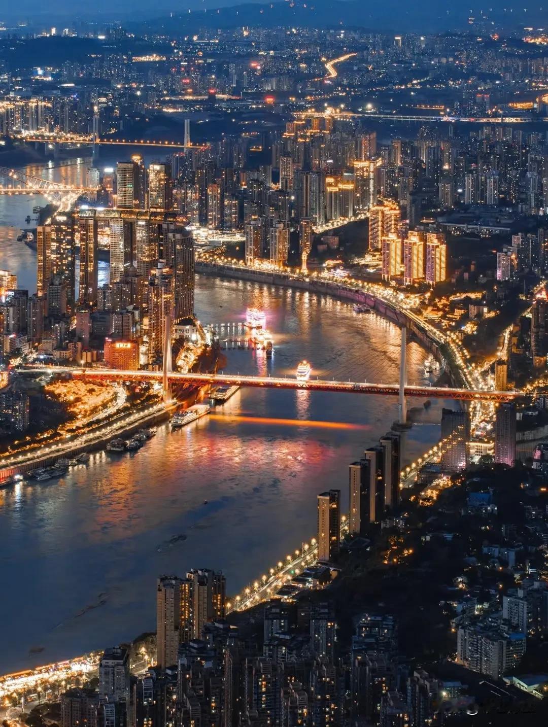 TikTok中国最火的十个旅游城市1.重庆作为全球知名的“8D魔幻城市