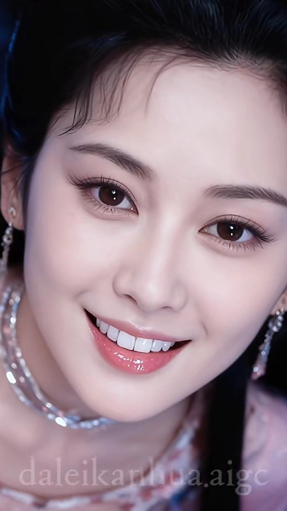 笑靥如花，倾国倾城。