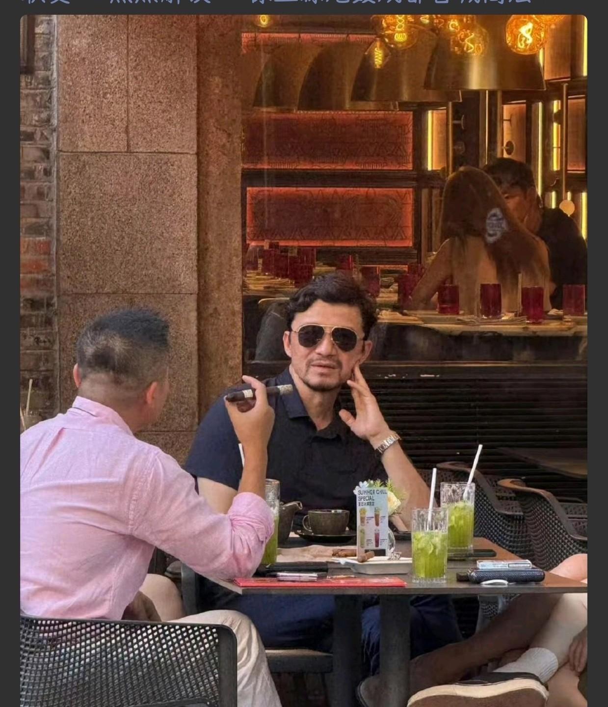 网上有博主爆出谢晖空降成都，在成都主教练徐正源和外援罗慕洛炮轰成都俱乐部这个节骨