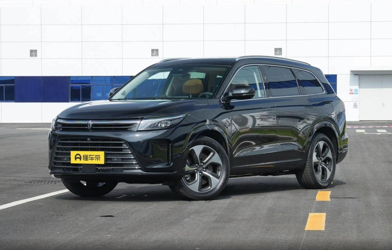 最近后台老有朋友问我：“现在二手问界M7才卖十三四万，比新车便宜一半，是不是捡漏