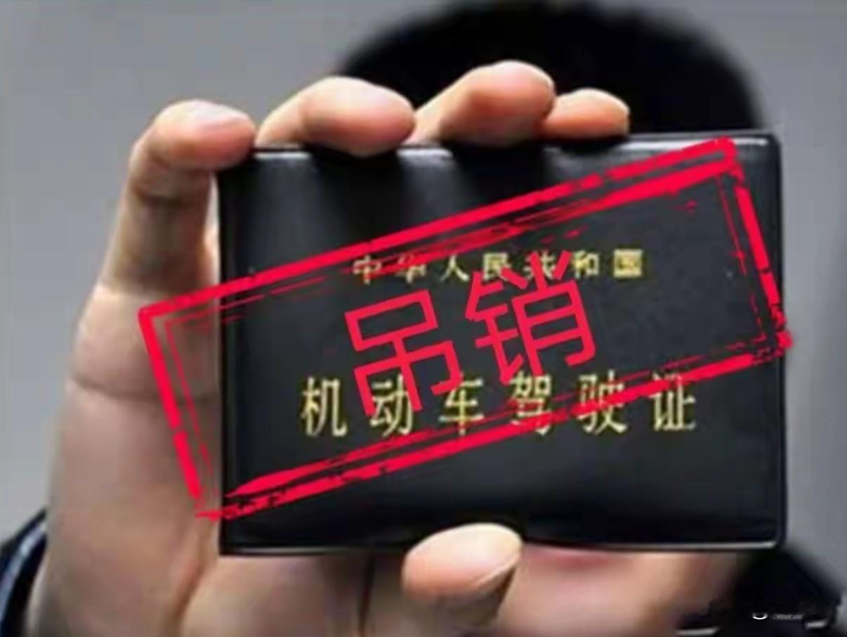 史上最强“坑队友”？丈夫酒驾追尾，一脚油门把老婆送进看守所！这大概是我今年听