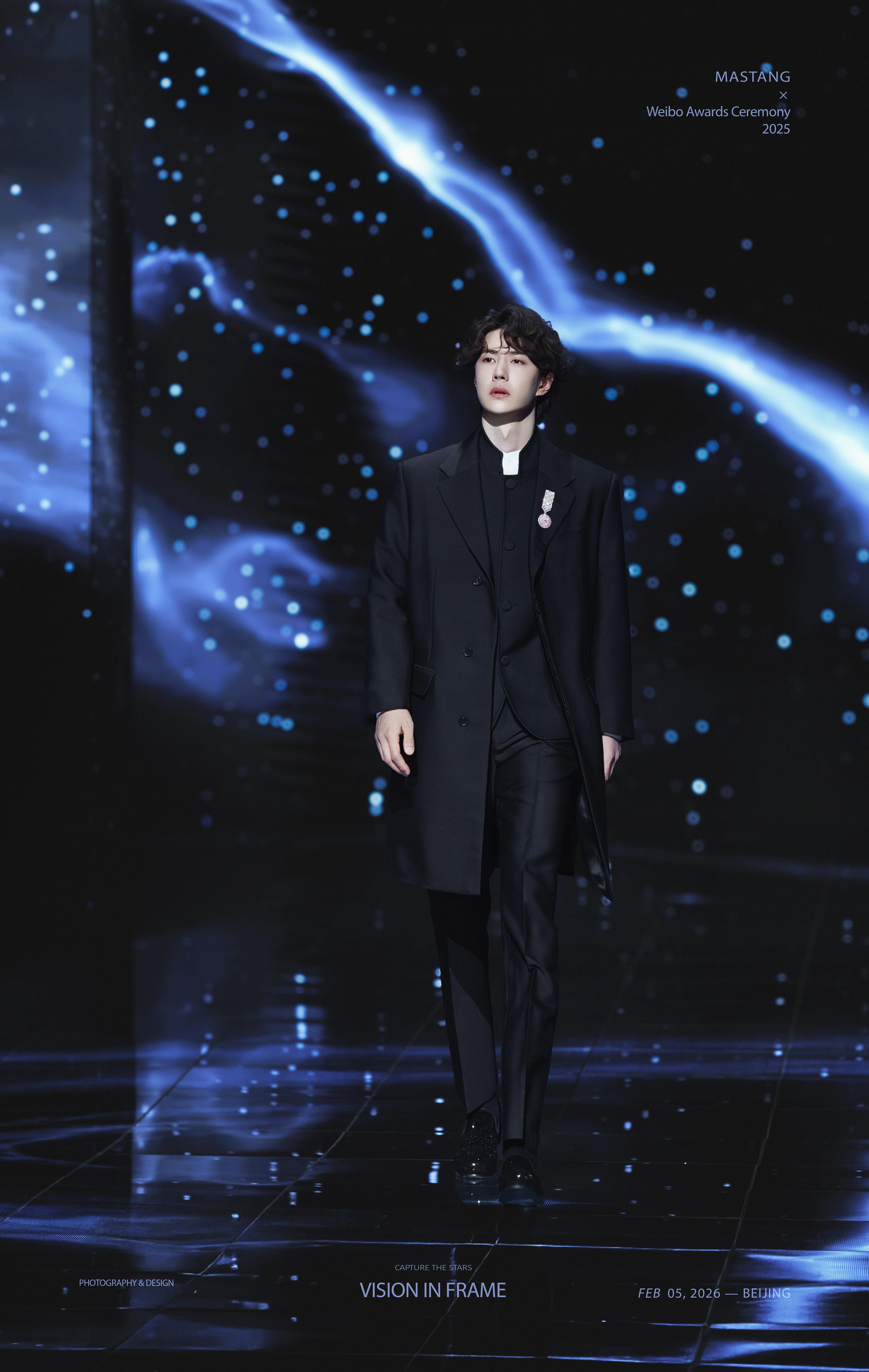 王一博我拍的王一博看到热源文中那一套神图，挑选出我最喜欢的三张王一博，没实力拍