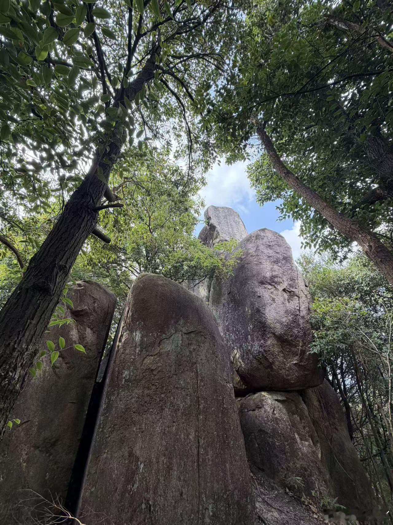 小黄山的石头很奇特​​​