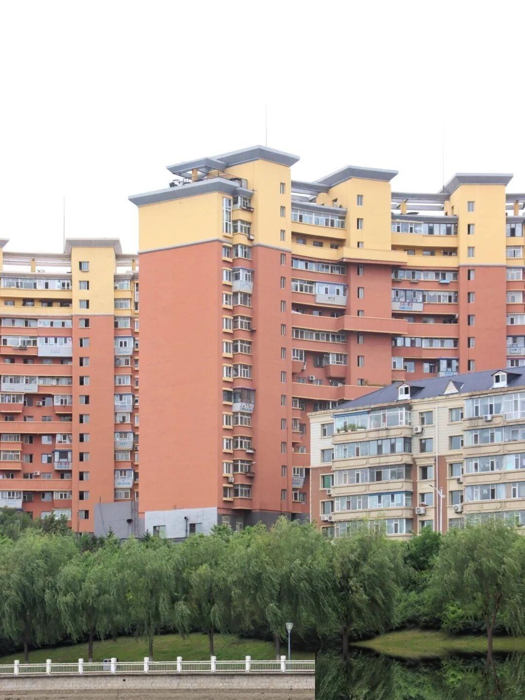 国内全是30层高楼？不缺地却住鸽子笼，真相扎心了！为啥从一线到十八线县城，
