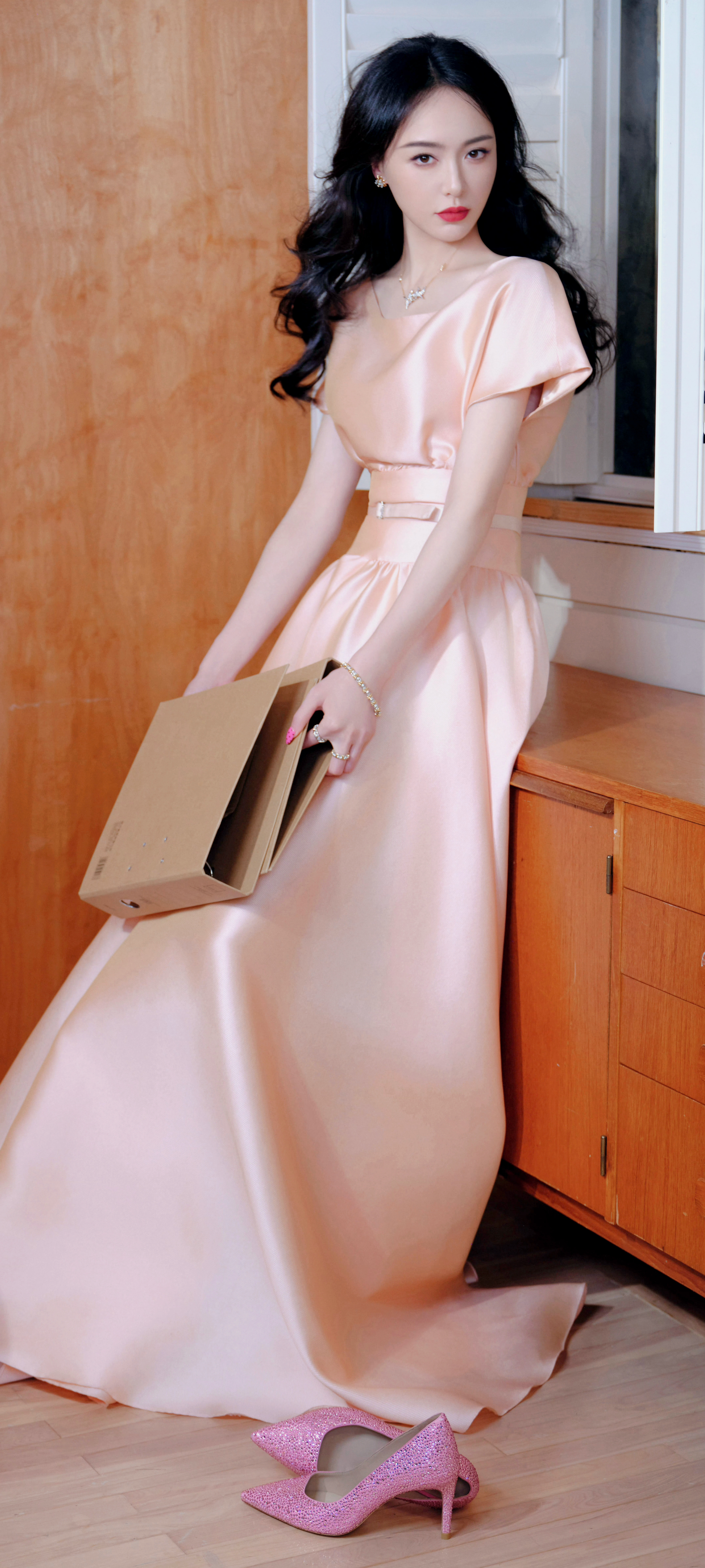 唐嫣糖糖的粉色高跟鞋