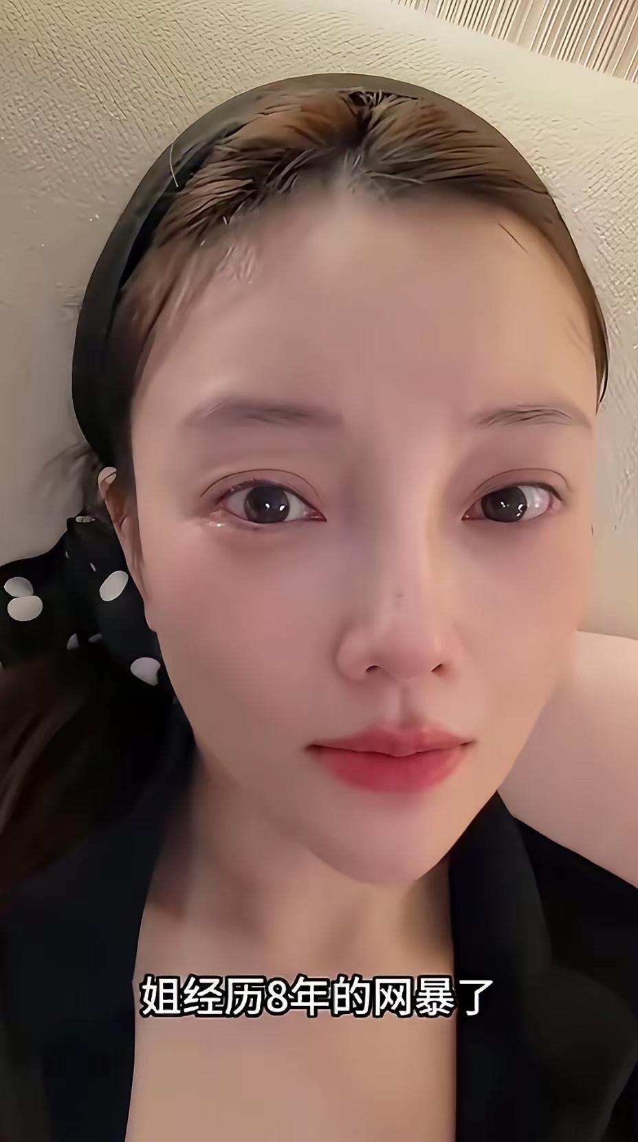 看到李小璐在直播间里委屈控诉自己被网暴八年身心疲惫和精神紧张…其实当初做头