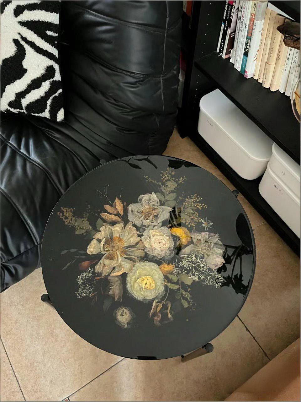 这个茶几漂亮里面的花是真的吗？