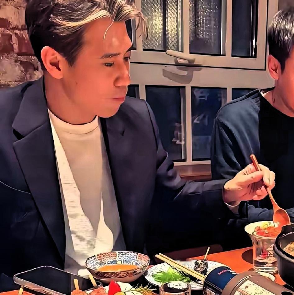 娱乐圈的真友情被李乃文焊死了！别人在朱媛媛离世后对辛柏青避之不及，他倒好，推了