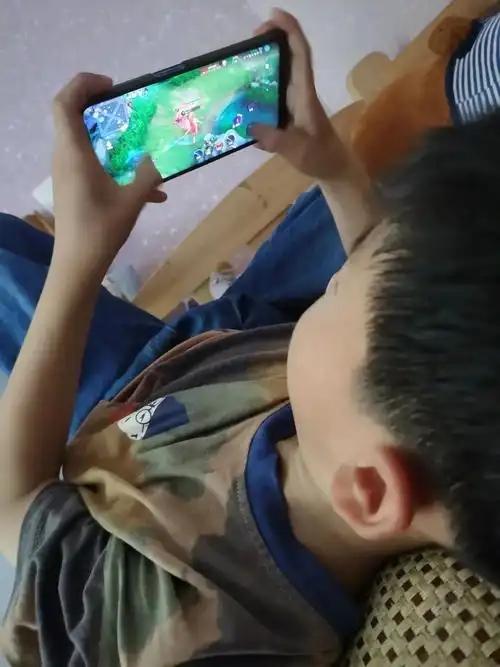 为什么国家宁愿严管，也绝不彻底关掉网游？看透了社会本质你就会明白，这其实是一盘维