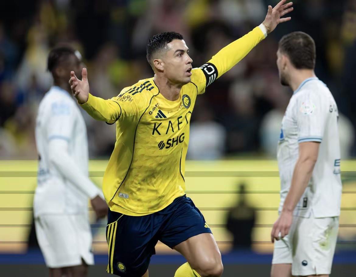 C罗进了3个，但是裁判只算了2个，为什么……？其实这两个进球都算不上精彩，因