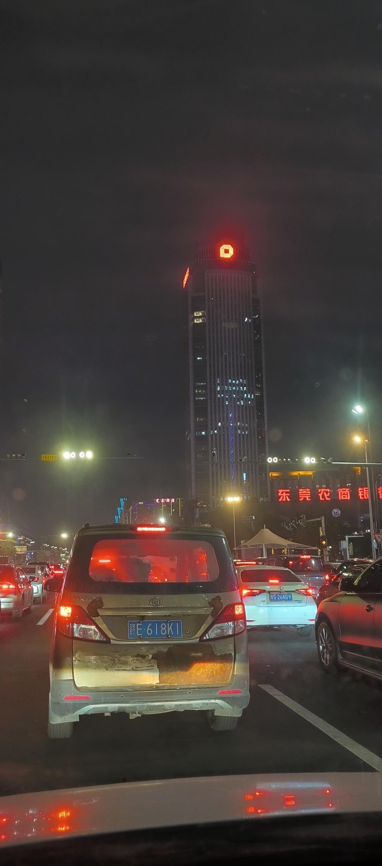 奇了怪了！从东莞市中心南城出城方向前往寮步，不过20来公里的路程。不管是走双