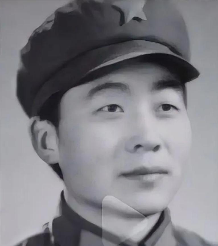 杜女士在别人直播间酸溜溜地说：“哎呀，许杠两星，谁有？”这话一出，直播间顿时