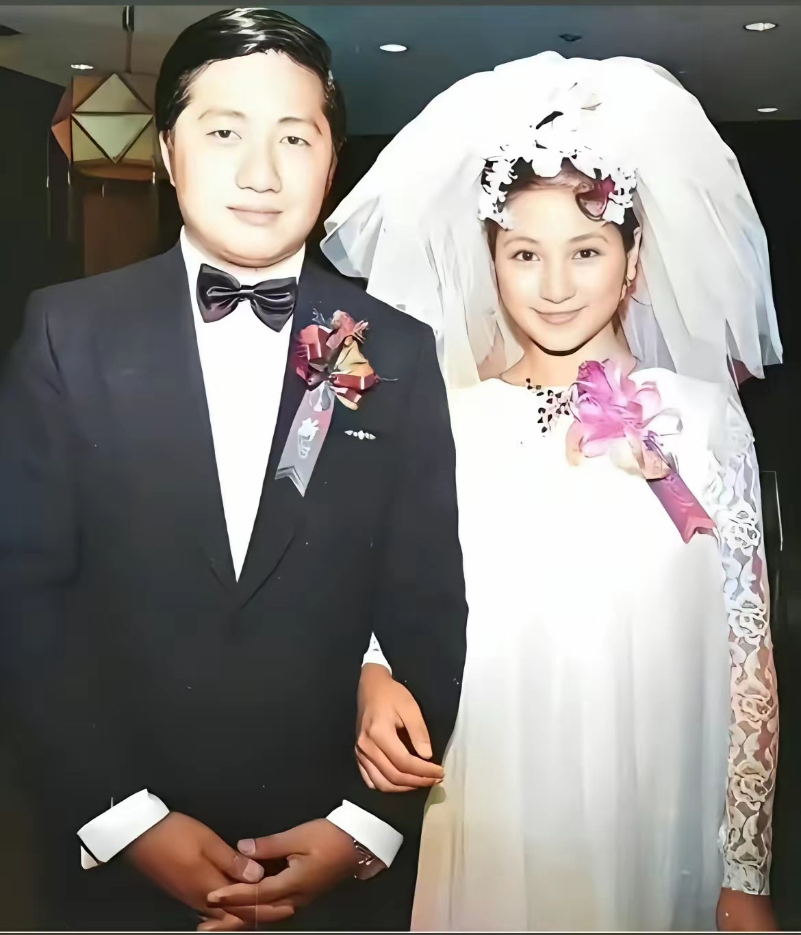 有一种闺蜜，叫“引狼入室”；有一种格局，叫“现实版唐晶”郑佩佩。​当年，她心疼闺蜜亦舒孤身一人，大方
