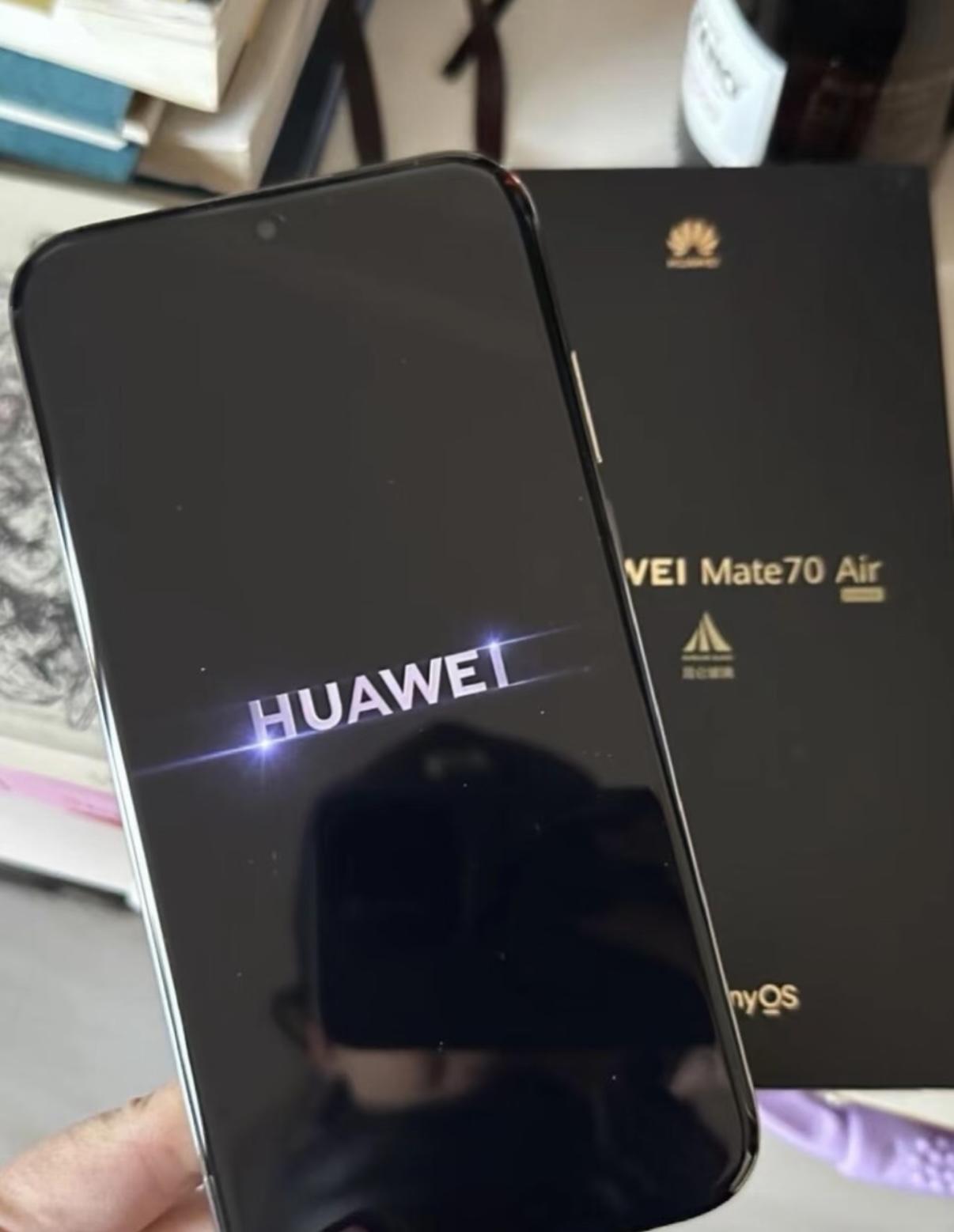 在小红书刷到了HUAWEIAir真机，确实很轻薄的，但换个配色会更好看，参考一