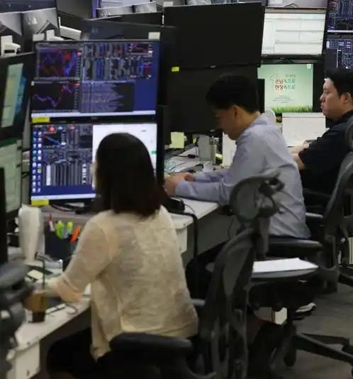 当一只股从48元跌到23元时，市场个个看不好时，多数散户选择割肉离场，而一位江门