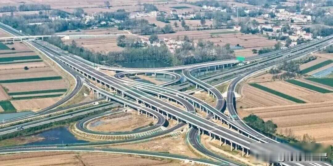 今日上午，五蒙高速就要通车了，这条路全长119.5公里，从2023年7月开始动工