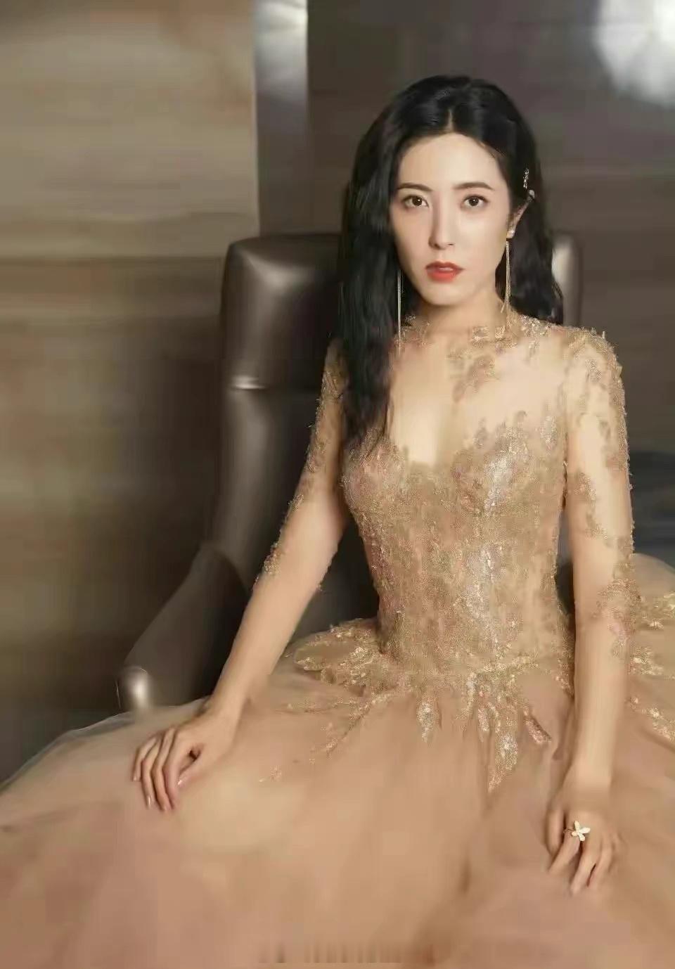 他们班很多美女但班花肯定是曾黎​​​