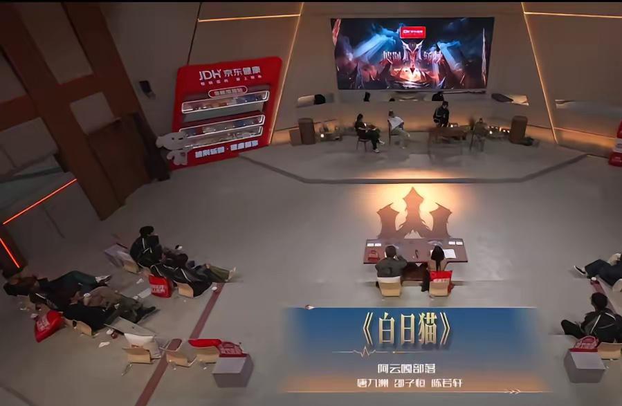 队长阿云嘎缺席又怎样？这组《白日猫》舞台太争气了！四公小考，阿云嘎队真的让人惊
